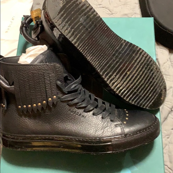 Shoes - Picture 1 of 8